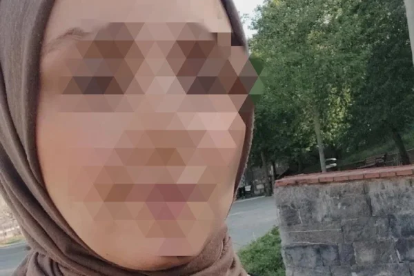 Evli türbanlı hatunun arşivi