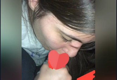 Genç Kızın Çok Geniş Arşivi