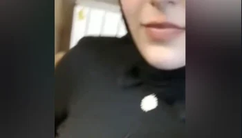 Snaptan Düşen Ünili Türbanlı
