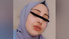 Türbanlı Kendiyle Oynaşıyor